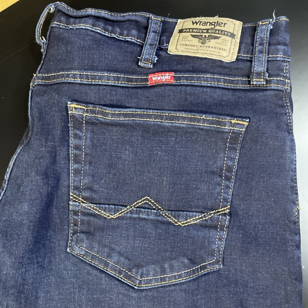 Wrangler Athletic Fit Jeans 38x30 Dark Wash